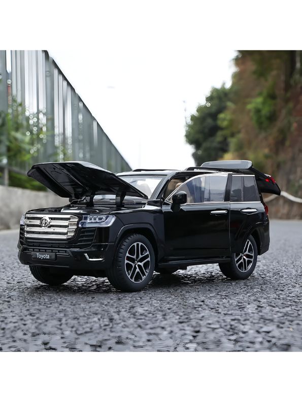 Black - Toyota Land Cruiser – LC300 Diecast Model - High-Quality Alloy Collectible Car with Detailed Craftsmanship - Scale - 1:18 - MD1440 Black - Toyota Land Cruiser – LC300 Diecast Model - High-Quality Alloy Collectible Car with Detailed Craftsmanship - Scale - 1:18 - MD1440