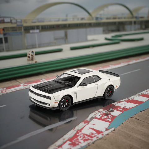 1:24 Dodge Challenger Charger SRT Alloy Car Model With Sound and Light Pullback Decorate Metal Model